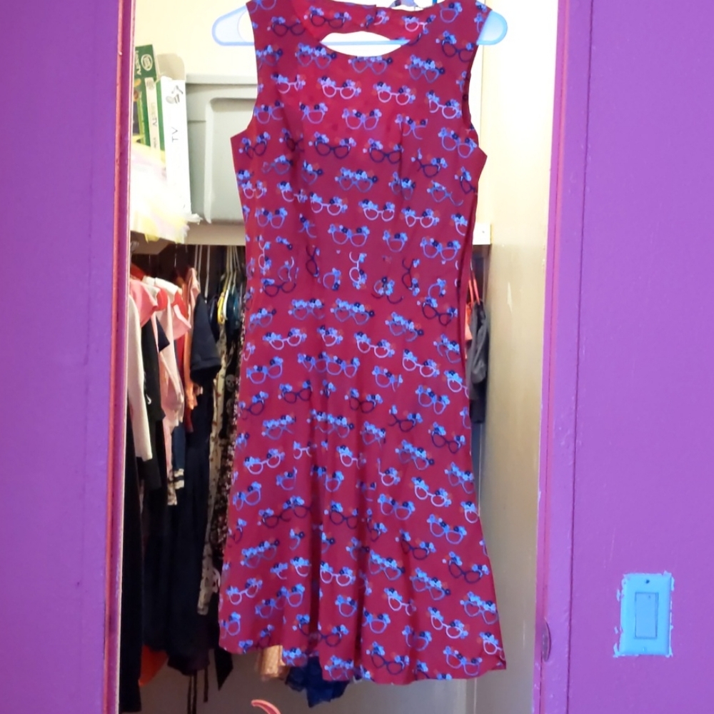Pinup red dress glasses